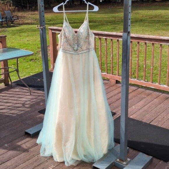 TLC Say Yes To The Prom Sz 13/14 BallGown Beaded Bodice Cream Irridescent Tulle - Picture 1 of 6